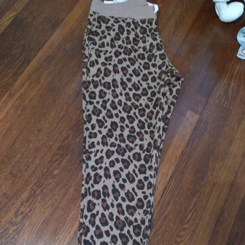 NWOT Amazon Essentials animal print sweats!